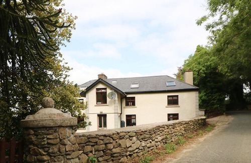Aughrim Cottage | TOBERLONAGH, family friendly in Aughrim, County Wicklow