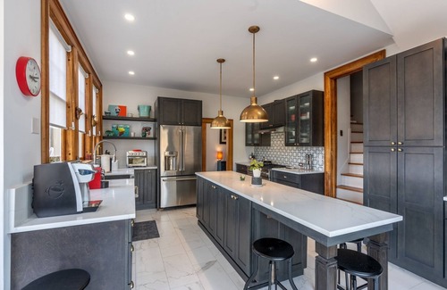 Hillcrest House | Tobias Place Off Main | 9 Bed, 4 Bath