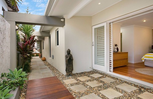 Mermaid Beach House | Tobys Beach House - Executive-style beach house has everything you need within easy reach