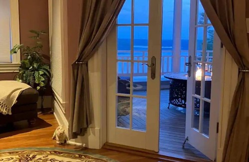 Dufferin House | Todd's Point Luxurious Watefront Mansion on 14 Acres/Your New Brunswick Retreat