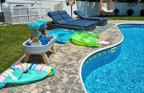 Point Pleasant Beach House | Toddler Friendly, toys, boardwalk, beach, downtown, POOL, & clean! You get ALL!