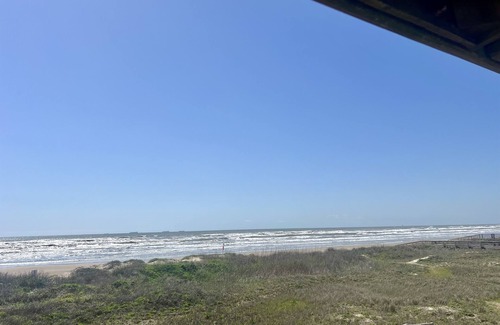 Freeport House | Toes In The Sand Drink In My Hand