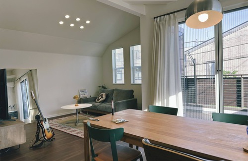 Suginami House | Tokyo Designer House w/2 Bedrooms (1 Queen Size Bed + 2 single Beds)