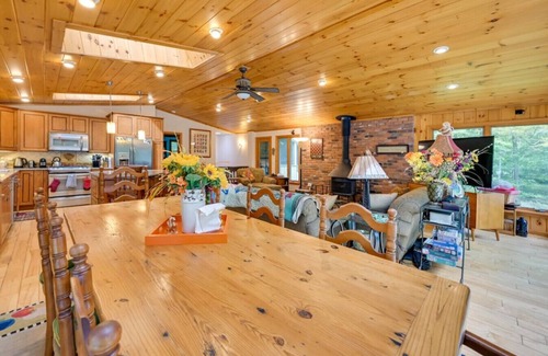 Tolland House | Tolland Lake Escape – Kayaks, Deck & Nature Trails