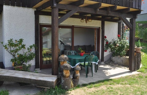 Arnbruck Apartment | Tolle Ferienwohnung (60qm) mit 2 Schlafzimmern, Terrasse und Garten