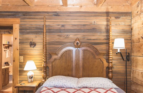 Natural Bridge Cabin | Tom's Cabin at Poague Run (Virginia Log Cabin)