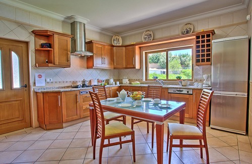 Vale Navio Villa | Tomas: Spacious 4 BD,heated pool , A.C & BBQ, Tenis table, PKG,Near Town+ beach