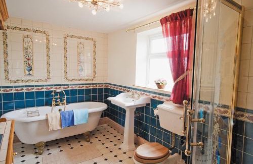 Dilhorne House | Tomfield Cottage
