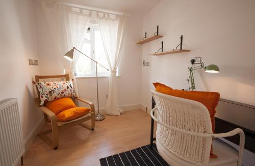 Graveney House | Tooting Rooms & Studio by PrimeCityHosts