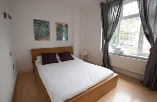 Graveney House | Tooting Rooms & Studio by PrimeCityHosts