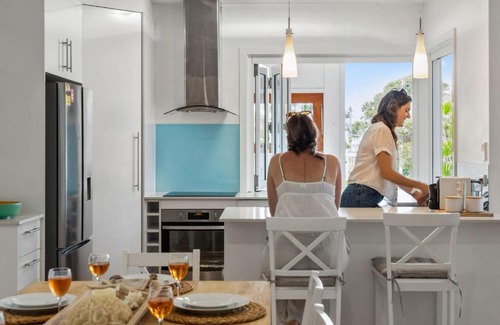 Dicky Beach House | Tooway Beach House Walk to beach & Pet-friendly
