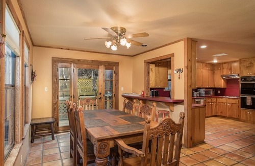 Hunt Cabin | "Top 11 coolest cabins in Texas" tripstodiscover.com