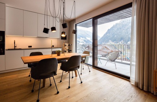 See Apartment | Top 8 Stilvolles, Lichtdurchflutetes Alpen-appartment
