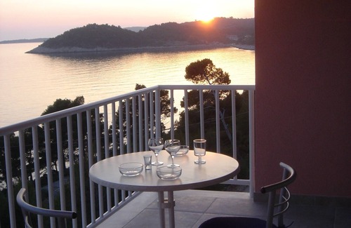 Blato Apartment | Top apartment for 2, southern location, right on the sea, boat dock, bike hit!