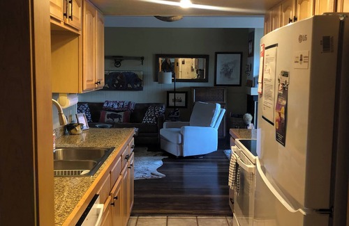 Warrior's Mark Condo | TOP FL. UNIT: BEST VIEWS, LOCATION, REVIEWS, ON SHUTTLE ROUTE & PICKLEBALL CT!