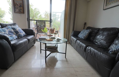 Matraville Apartment | Top floor 2 bedroom apartment with leafy balcony, 5 min drive to beach and shops
