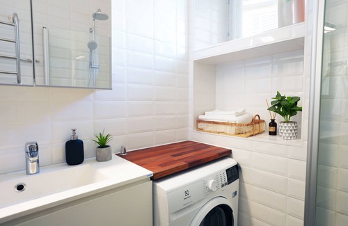 Kallio Apartment | Top Floor Apartment for Urban Explorers & Remote Working +Amenities & Frame TV