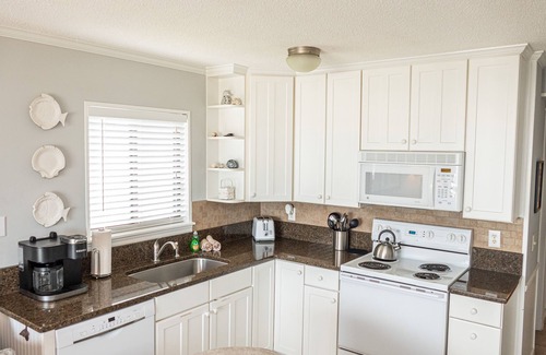Tybee Island Condo | Top floor! Beautiful water views from your private balcony!