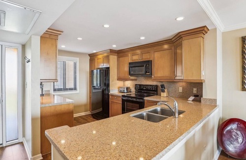 Folly Field Condo | Top Floor Condo. Beautiful Ocean Views. Great Mid-Island Location