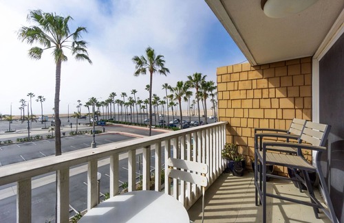 Newport Beach Condo | Top floor condo overlooking the ocean
