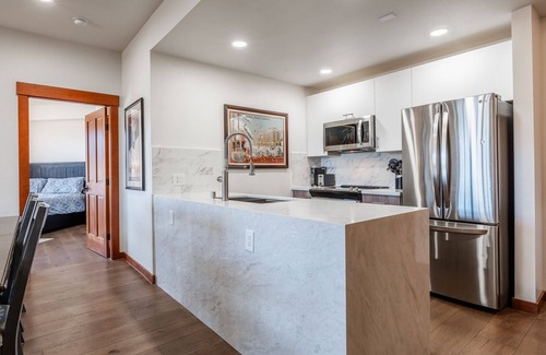 Mammoth Lakes Condo | Top Floor Gorgeous 2BR/2BA Unit in The Village with Great View!