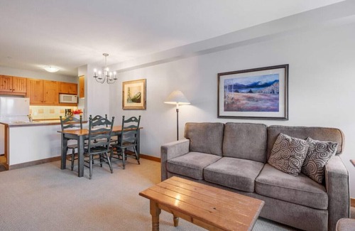 East Kootenay Condo | Top Floor in the HEART of Panorama Village | TRUE Ski In/Out | Pools & Hot Tubs
