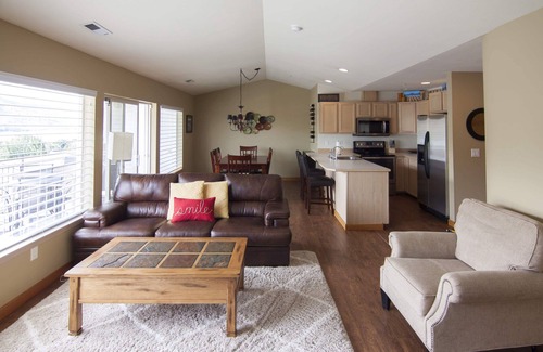 Chelan Condo | Top Floor Lake View Unit. Walking distance to town & lake. Shared pool & hot tub