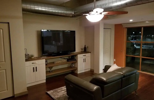 Old Town West Condo | Top Floor Loft in Old Town - Updated and Modern