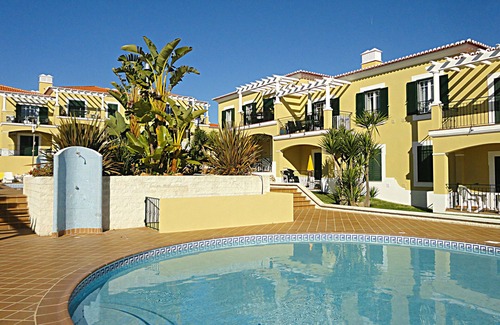 Alporchinhos Apartment | Top Floor Luxury Apt, A/C, WiFi, Prime Position with Ocean & Pool View. Sleeps 4