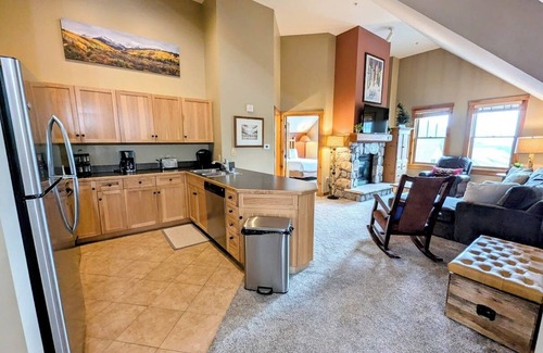 River Run Condo | Top-Floor River Run Gem, Pool, Hot Tub