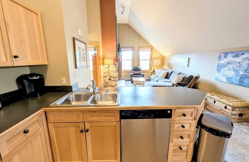 River Run Condo | Top-Floor River Run Gem, Pool, Hot Tub