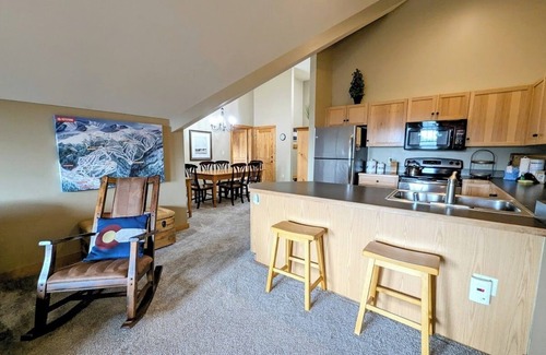River Run Condo | Top-Floor River Run Gem, Pool, Hot Tub