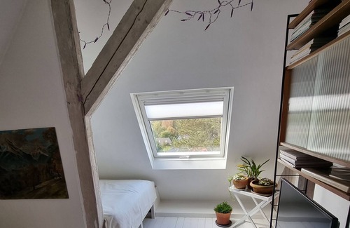 Overath Apartment | Top floor studio apartment