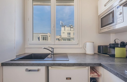 Enfants-Rouges Apartment | top floor studio between Oberkampf and Canal Saint Martin