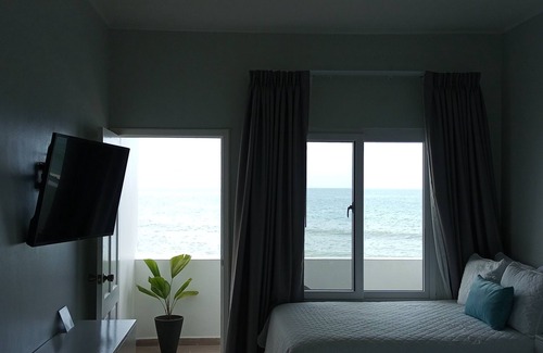 Sector 2 Hotel | Top floor stylish Queen room, balcony with great Caribbean view. Parking,Netflix