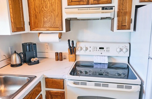 Surfside Beach Condo | Top Floor Surfside Beach Condo with Pool & Easy Beach Access, Pets Welcome