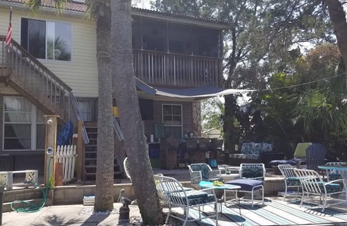 Driftwood Isles House | Top Floor Tropical Tree-house Waterfront Gulf & natural springs wildlife retreat