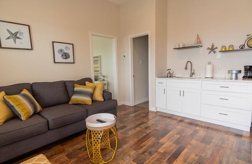 Galveston Condo | Top floor upscale contemporary space with great views and great location