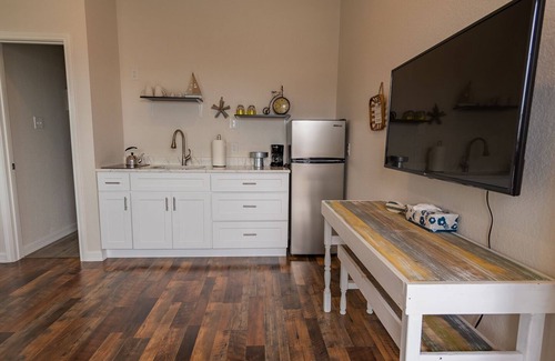 Galveston Condo | Top floor upscale contemporary space with great views and great location