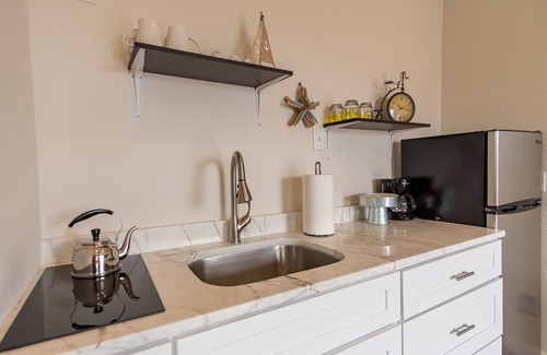 Galveston Condo | Top floor upscale contemporary space with great views and great location