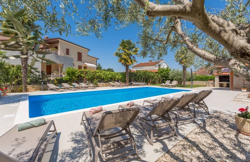Mali Maj Apartment | Top furnished apartment with pool, quiet location, garden