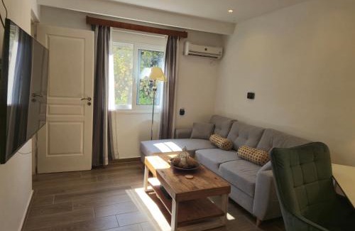Kropia House | Top hill Gardens- Jacuzzi-7m from Airport