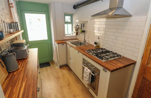 Tideswell Cottage | TOP HOUSE, pet friendly, character holiday cottage in Tideswell