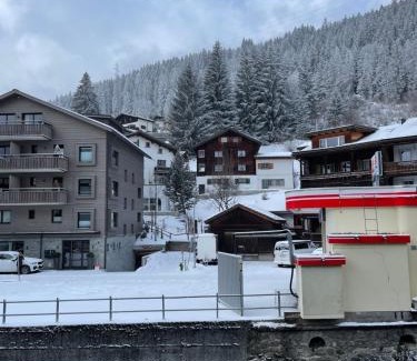 Klosters-Serneus Apartment | TOP LOCATION - Klosters center - 130m distance to ski lift Parsenn Gotschnabahn and railway station Klosters Platz - direct connection to Davos