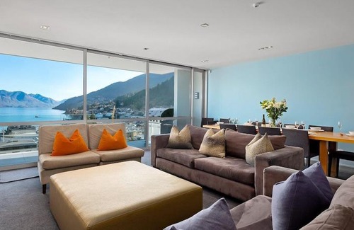 Queenstown City Centre House | Top of the Lake