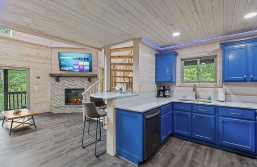 Cleveland Cabin | Top of the Line Treehouse Cabin