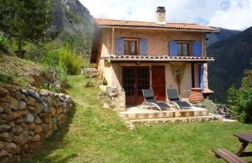 Roquebilliere Apartment | Top quiet house facing the peaks of the Mercantour in part except