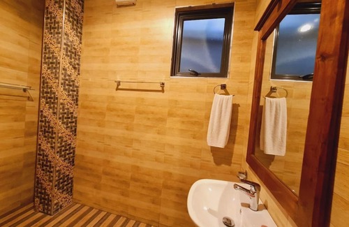 Nuwara Eliya Apartment | Top Rich Hotel - Deluxe Double Room #1