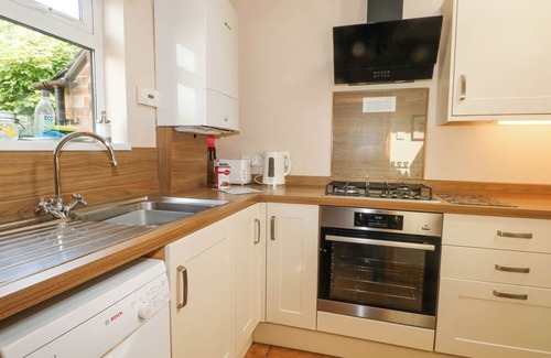 Hulland Ward Cottage | TOP STABLE COTTAGE, pet friendly, with a garden in Turnditch