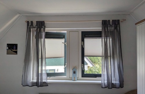 Julianadorp aan zee Villa | Top vacation villa 120 sqm, close to the beach, 2 bathrooms, WLAN, fireplace, bed linen included